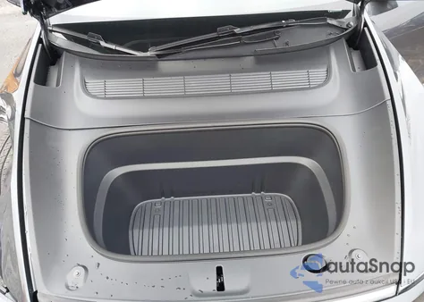 2026 Tesla Model Y Long Range Dual Motor All-Wheel Drive/Long Range Launch Series z USA, uszkodzony, nr VIN 7SAYGDEE2TA470921